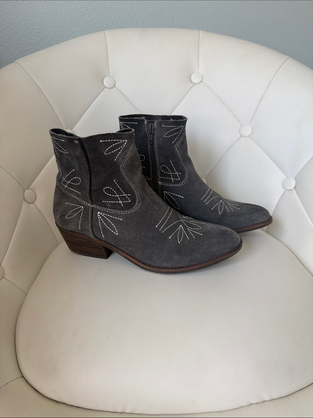 Lucky Brand LK-FLORINIAH Gray Suede Western Ankle Boots US7 Contrast Stitching - Picture 7 of 12